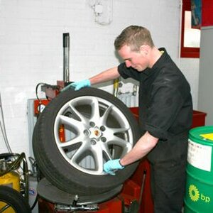 Autobedrijf D. Smit image 3