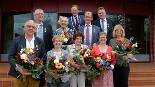 Lintjesregen voor 9 vrijwilligers