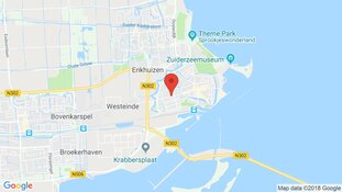 Foutgeparkeerde cabrio in Enkhuizen ingebouwd met kliko's