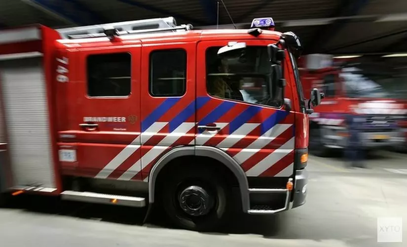 Gasfles ontploft na autobrand in Berkhout: een persoon gewond