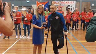 Zaalvoetballers ontvangen sportpenningen voor kampioenschap