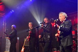 Optreden van de Cliff & the Shadows tribute band THE RED STRATS op zondag 28 oktober in Oosterleek