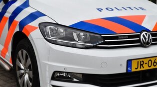 Andijkse vrouw (35) botst onder invloed op politieauto