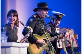 Optreden van de 4-tuoze Matroze in folkclub Oosterleek