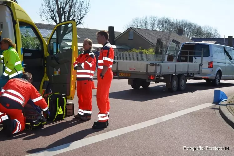 Fietser zwaargewond na botsing op Pade
