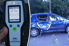 Politie houdt dronken man in zwaar beschadigde auto aan na gevaarlijk gedrag