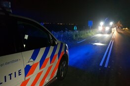 Auto belandt in sloot langs A.C. De Graafweg