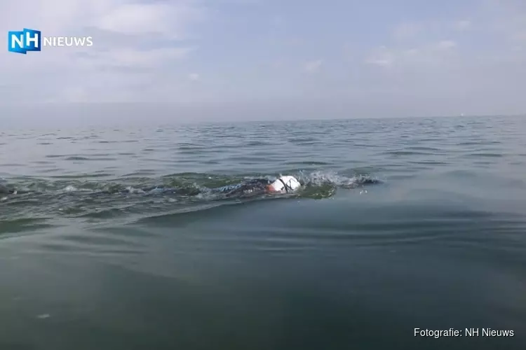 Het is hem gelukt! Paralympiër Geert steekt zwemmend het IJsselmeer over