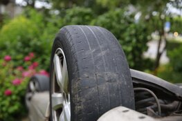 Auto komt in voortuin terecht; bestuurder aangehouden