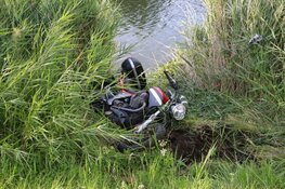 Fietser zwaargewond na aanrijding in Ursem