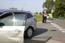 Auto te water na aanrijding Lutjewinkel