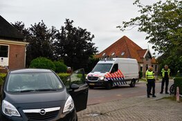 Wielrenner zwaargewond door aanrijding in Oosterblokker