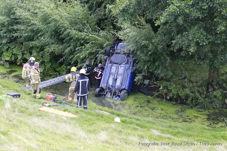 Auto te water bij Rustenburg, bestuurder gewond