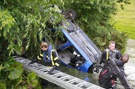 Auto te water bij Rustenburg, bestuurder gewond