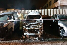 Drie auto's door brand verwoest in Hoorn