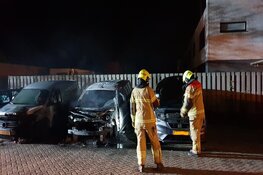 Drie auto&#39;s door brand verwoest in Hoorn