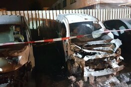 Drie auto&#39;s door brand verwoest in Hoorn