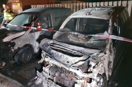 Drie auto&#39;s door brand verwoest in Hoorn
