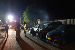 Drie auto&#39;s door brand verwoest in Hoorn