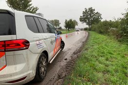 Auto in de slip door modder