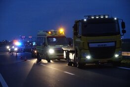 Auto tegen vangrail op Westfrisiaweg