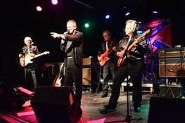 Optreden van Cliff and the Shadows Tribute Band "The Red Strats" op zondag 3 november in Oosterleek