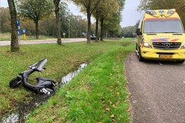 Ongeluk in Bovenkarspel: opzittende scooter vluchten