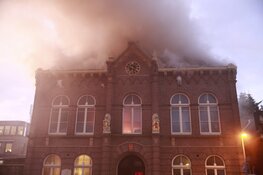 Grote brand in voormalig gemeentehuis in Obdam