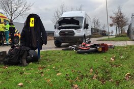 Bromfietser gewond na botsing