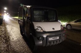 Brommobiel betrokken bij botsing Andijk