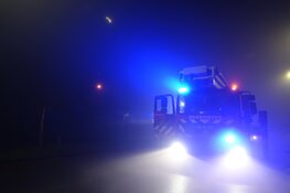 Molen verloren bij brand in Bovenkarspel: brandweer probeert overslaan te voorkomen