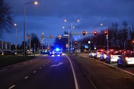 Auto raakt van de weg, bestuurder gewond