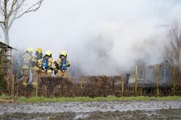 Middelgrote brand legt vakantiehuisje in as in Venhuizen