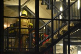 Zwaargewonde bij grote brand in zorginstelling Hoorn: ruim 20 bewoners geëvacueerd