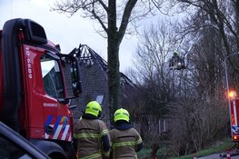Brand in woning Avenhorn: bewoners en buren geëvacueerd