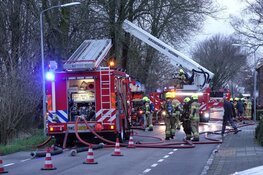 Brand in woning Avenhorn: bewoners en buren geëvacueerd