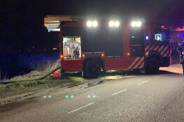 Metershoge vlammen bij brand op industrieterrein in Zwaag