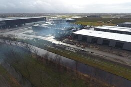Ravage na verwoestende brand in Zwaag goed zichtbaar vanuit de lucht