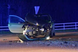 Auto te water bij ongeval Zwaagdijk, minimaal één gewonde