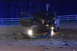 Auto te water bij ongeval Zwaagdijk, minimaal één gewonde