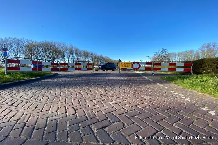 Kooizandweg Enkhuizen afgesloten op last van burgemeester