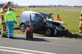 Frontale botsing tussen vrachtwagen en auto in De Goorn