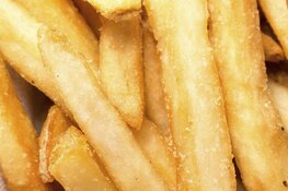 Las Fritas deelt gratis friet uit aan alle personeelsleden van het Dijklander Ziekenhuis in Hoorn