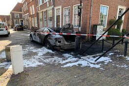 Jaguar zwaar beschadigd, brandstichting niet uitgesloten