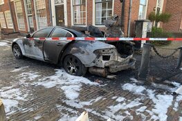 Jaguar zwaar beschadigd, brandstichting niet uitgesloten