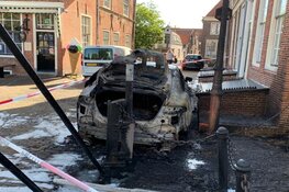 Jaguar zwaar beschadigd, brandstichting niet uitgesloten