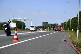 Afrit A7 (Hoorn-centrum) afgesloten na grote bermbrand