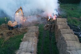 Brand in rietbundels Geestmerambacht: rook- en geuroverlast in omgeving