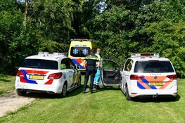 Man op leeftijd raakt met scootmobiel te water in Hoorns park