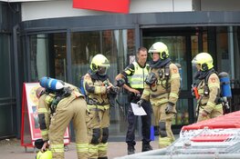 Winkelcentrum ontruimd na brandmelding bij Dekamarkt in Andijk